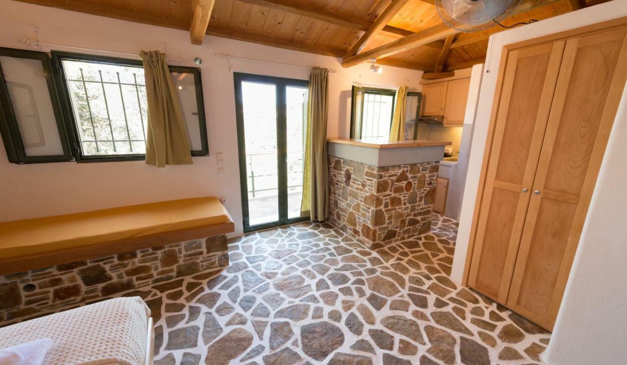 Casa Milos Stone Chalets Alónnisos エクステリア 写真