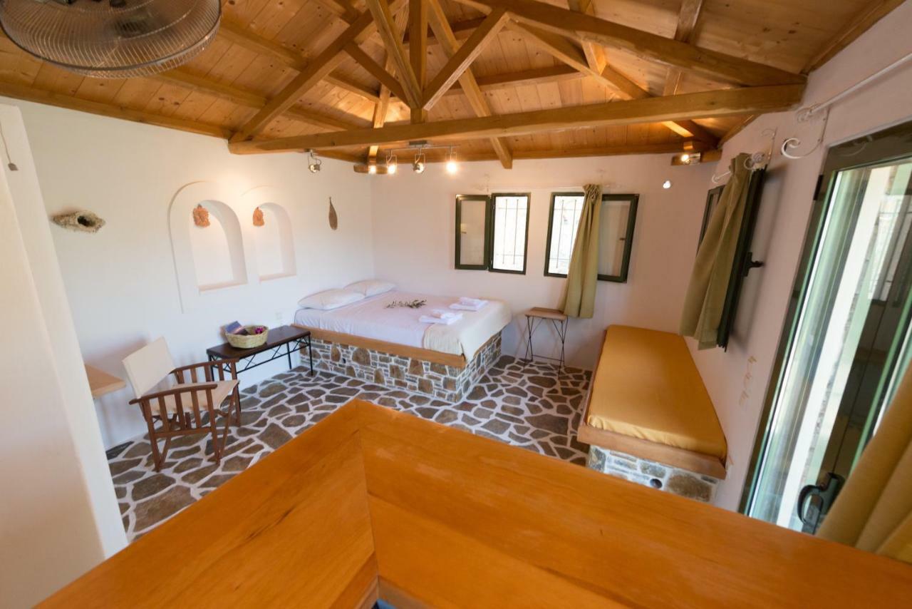 Casa Milos Stone Chalets Alónnisos エクステリア 写真