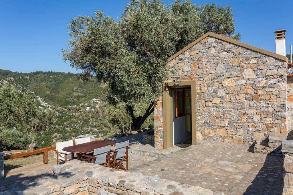 Casa Milos Stone Chalets Alónnisos エクステリア 写真